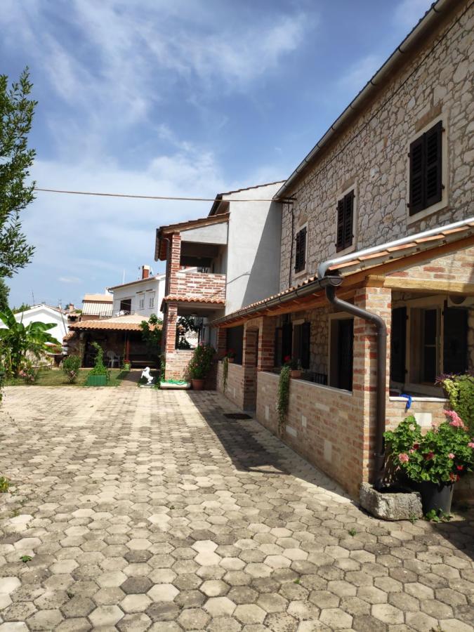 Apartmani Memic 100 M Do Plaze, Apartments Memic Only 100M From Beach โปเรช ภายนอก รูปภาพ