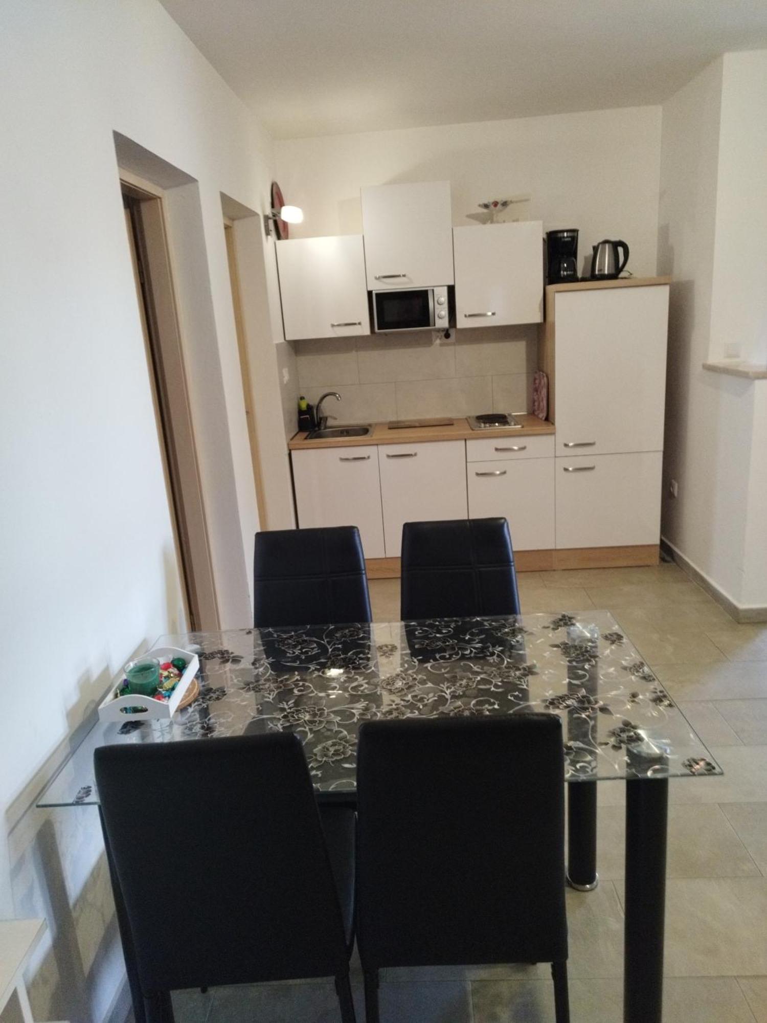 Apartmani Memic 100 M Do Plaze, Apartments Memic Only 100M From Beach โปเรช ภายนอก รูปภาพ